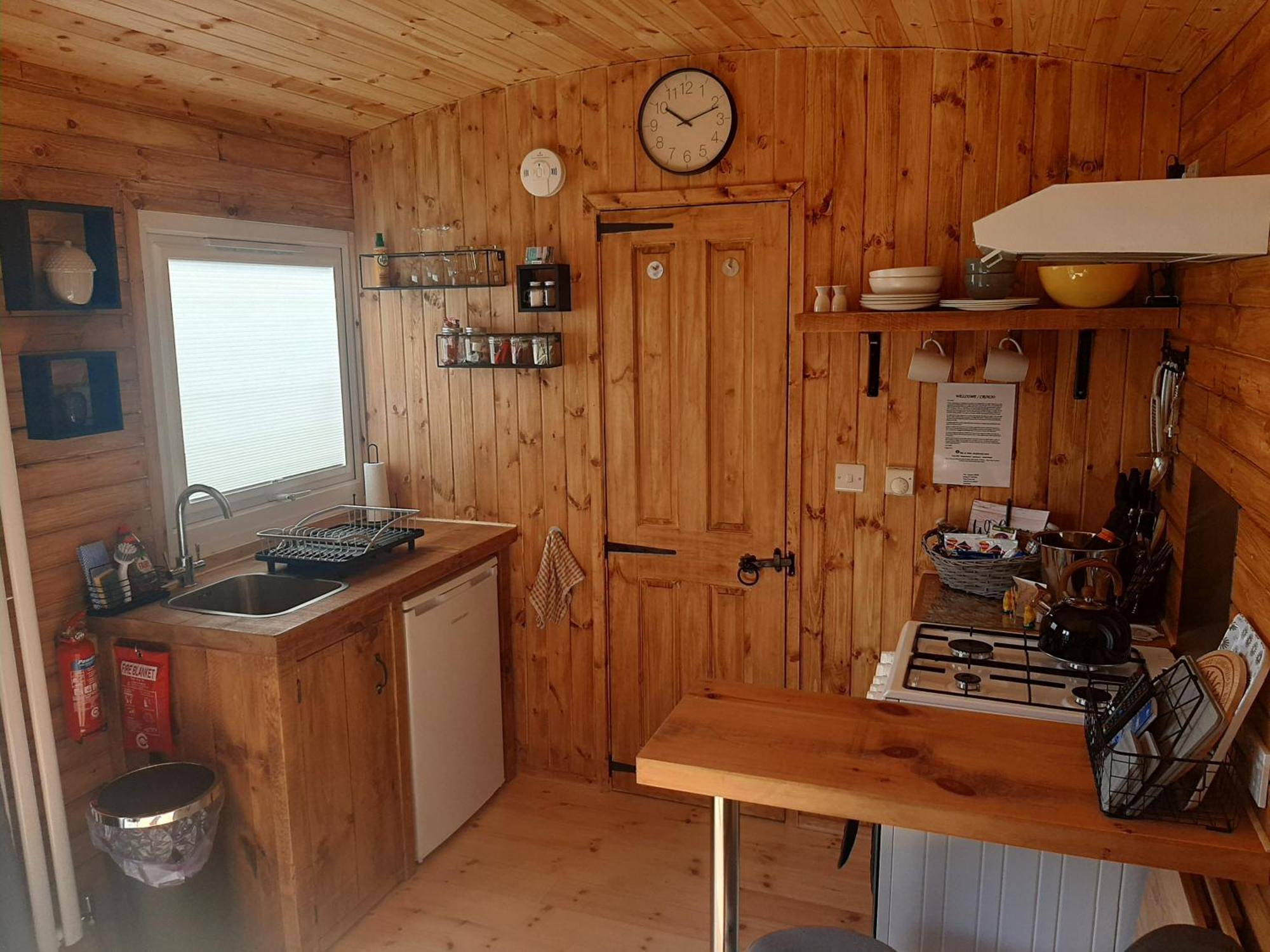 Anglesey New Modern Shepherds Hut With Spa Hot Tub Gwalchmai Exterior foto