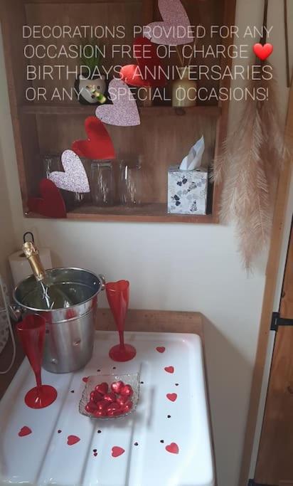Anglesey New Modern Shepherds Hut With Spa Hot Tub Gwalchmai Exterior foto